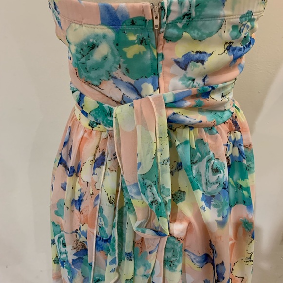 🎁👗New Pretty Strapless Floral Dress 👗🎁 - Picture 4 of 9